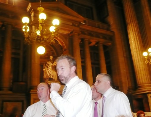 Gaither Vocal Band, de Louisiana, USA, cantando o spiritual Great Getting'up Morning, na Eglise de Madeleine, em Paris
