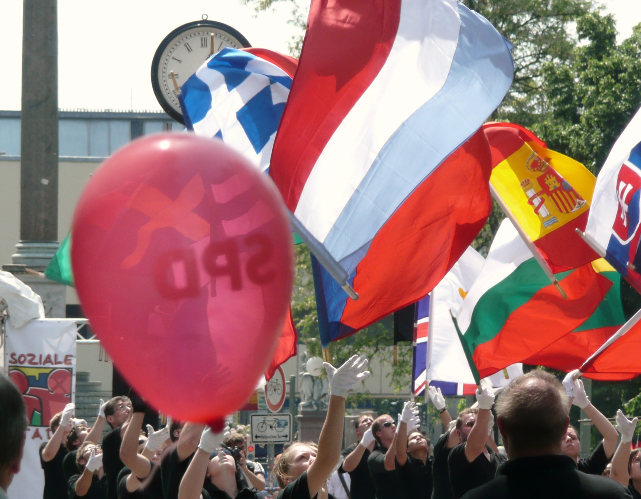 Berlin East-West - photo by Mamcasz