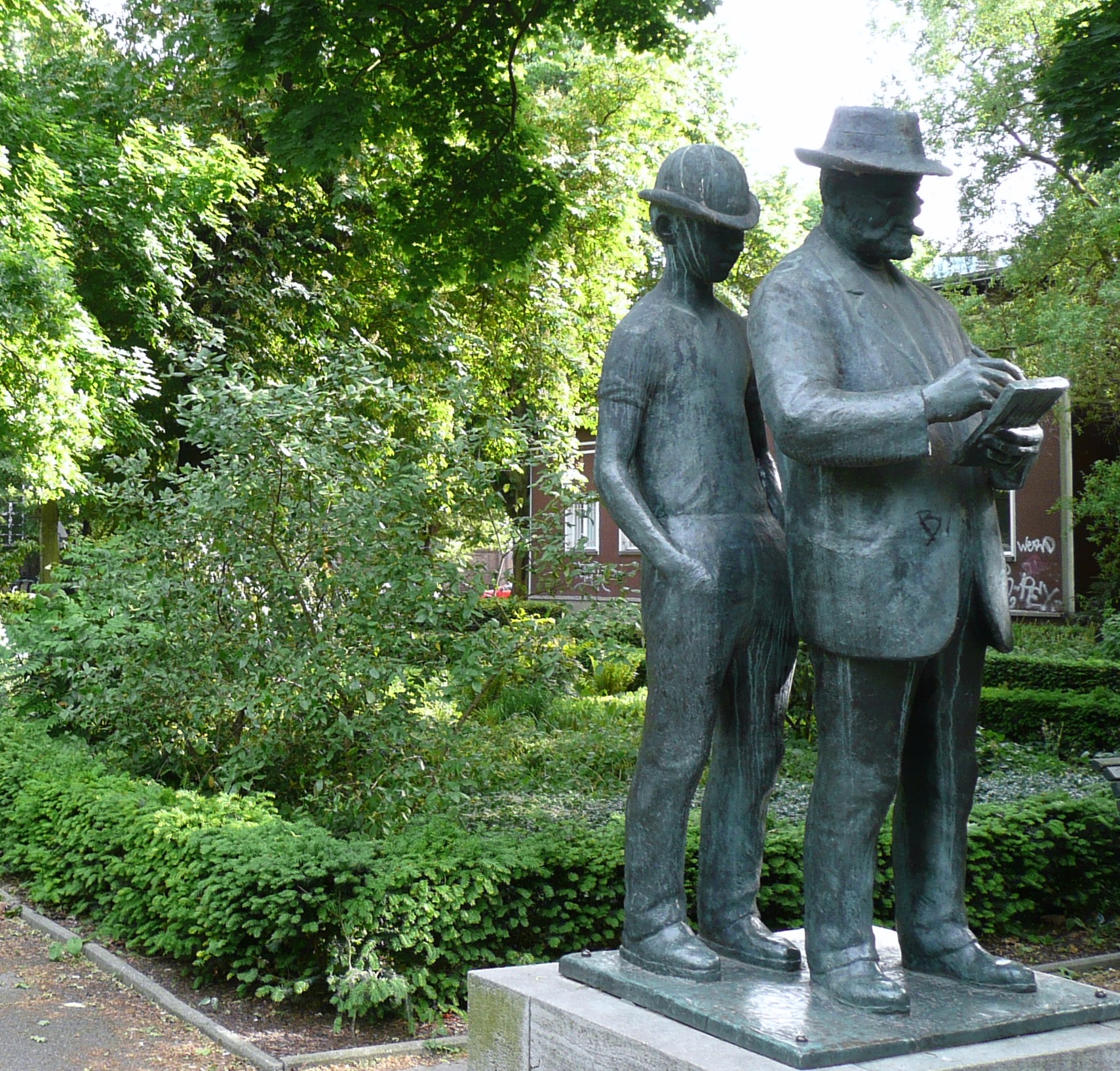 Berlin East-West - photo by Mamcasz